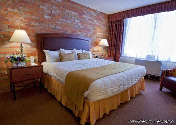 Quality Hotel Downtown-Inn At False Creek 밴쿠버 객실 사진