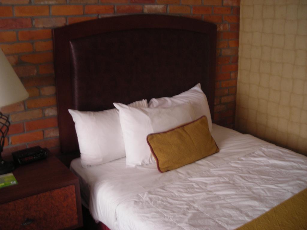 Quality Hotel Downtown-Inn At False Creek 밴쿠버 객실 사진