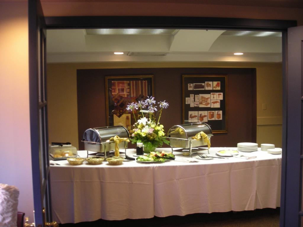 Quality Hotel Downtown-Inn At False Creek 밴쿠버 객실 사진