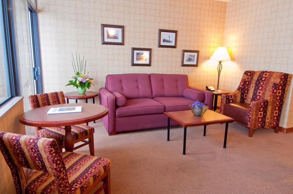 Quality Hotel Downtown-Inn At False Creek 밴쿠버 객실 사진
